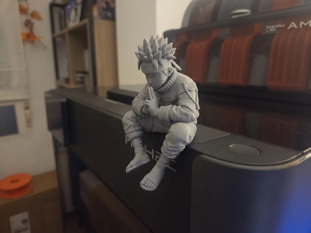 Figura de Naruto sentado